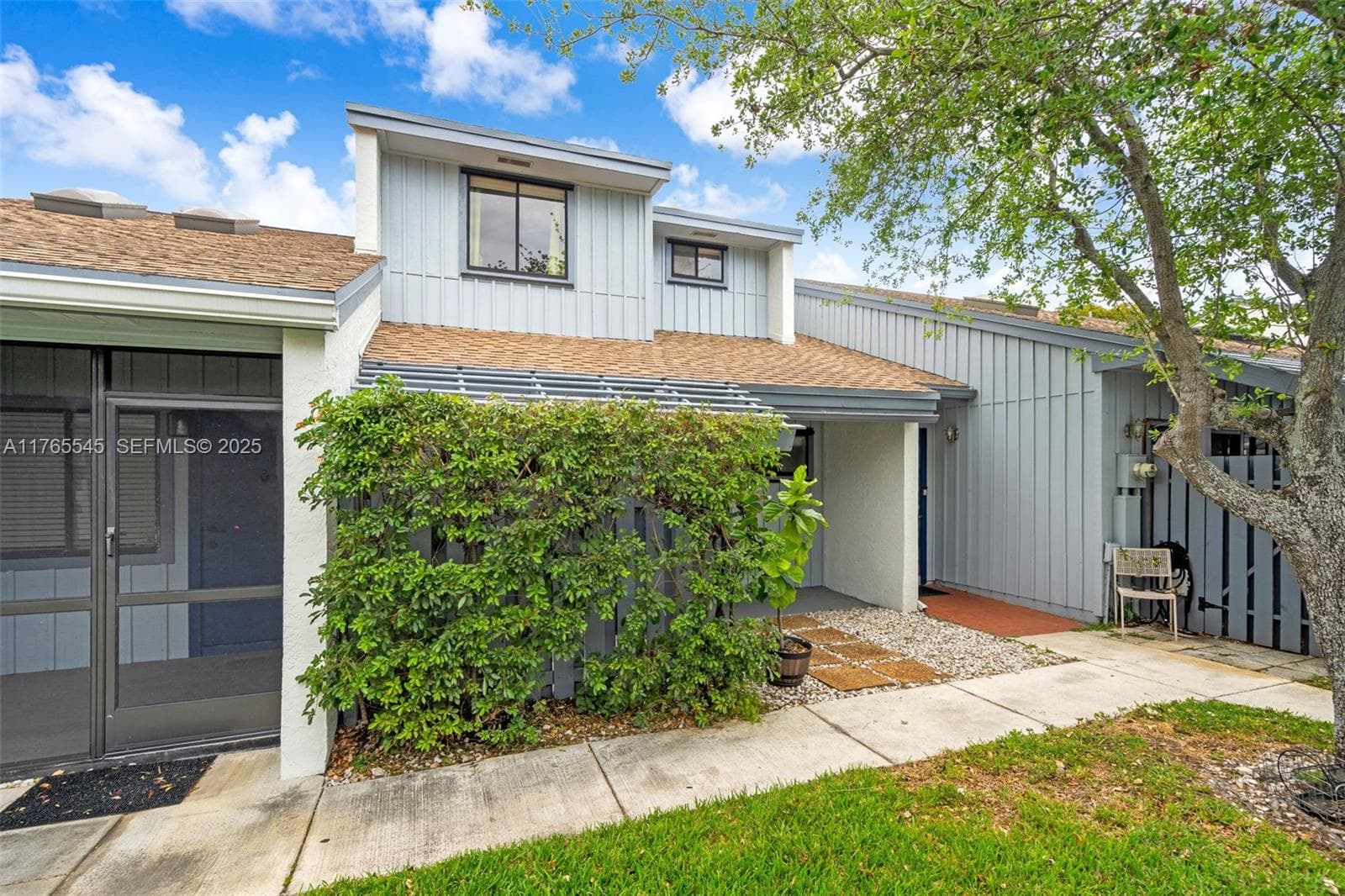 1652 N 14th Ter 3