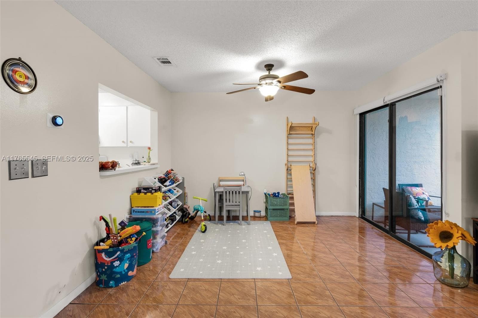 1652 N 14th Ter 11