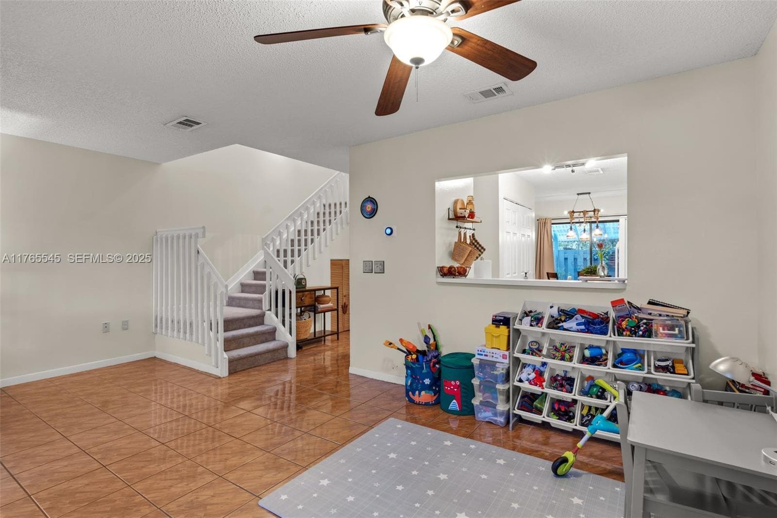1652 N 14th Ter 14