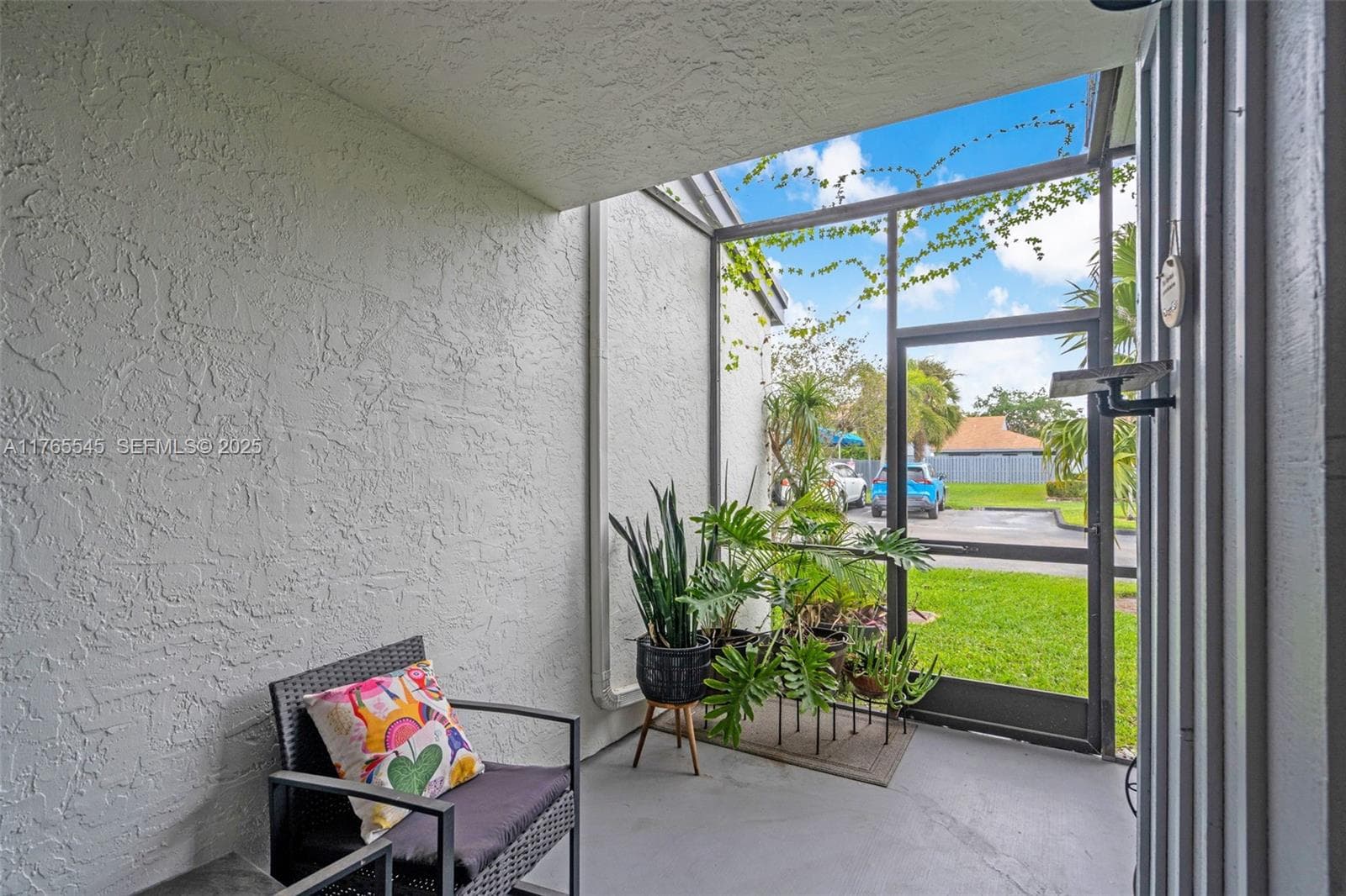 1652 N 14th Ter 18