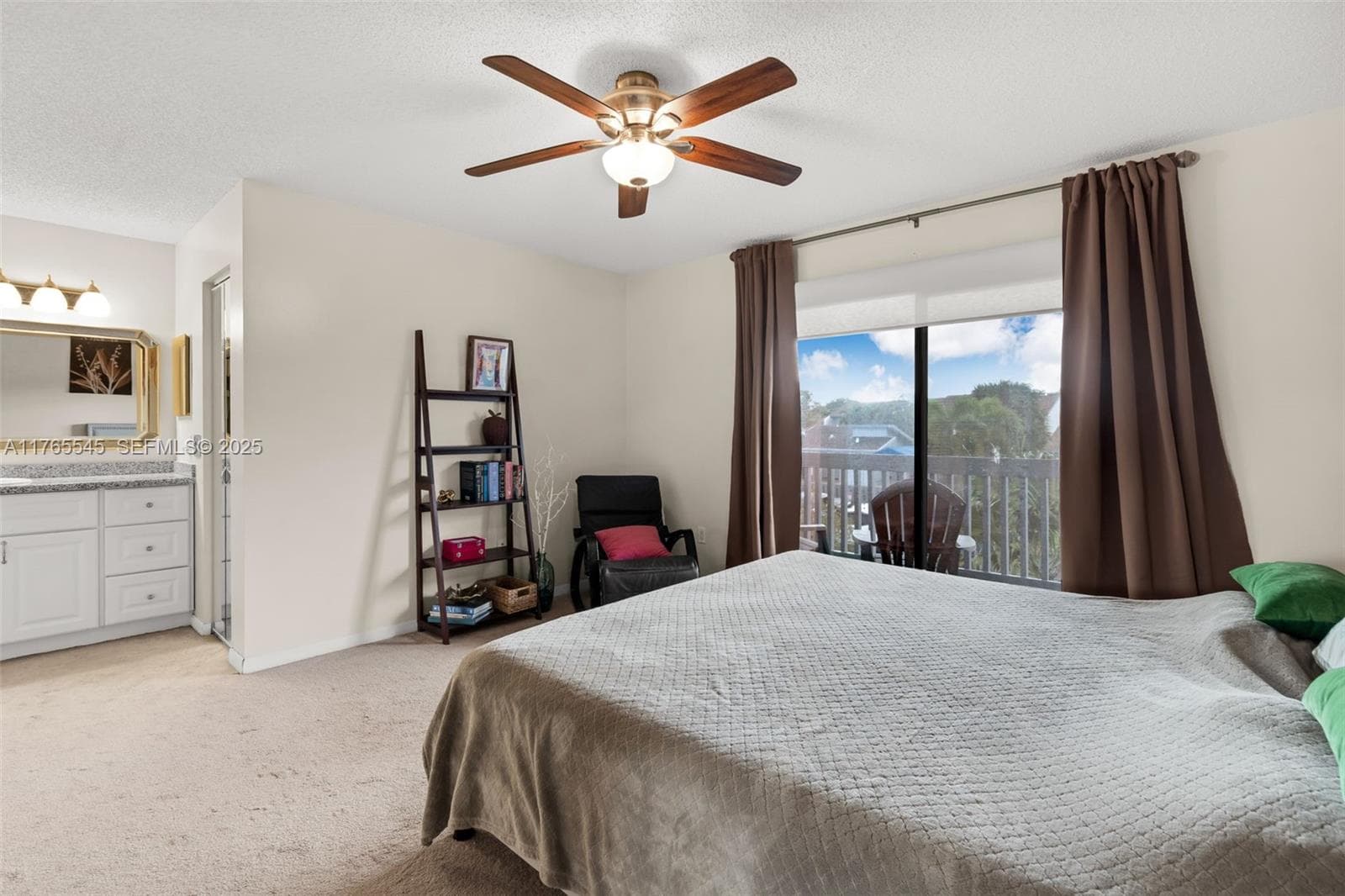 1652 N 14th Ter 23