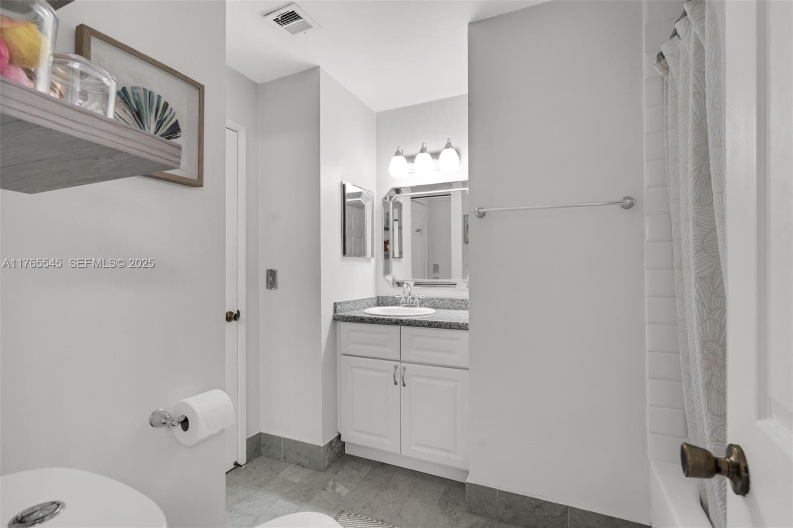 1652 N 14th Ter 27